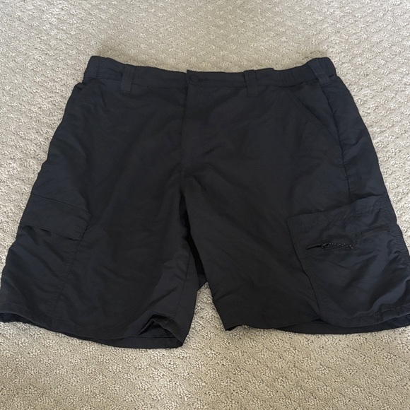 Wrangler Men's Dark Cargo Shorts - Picture 1 of 5